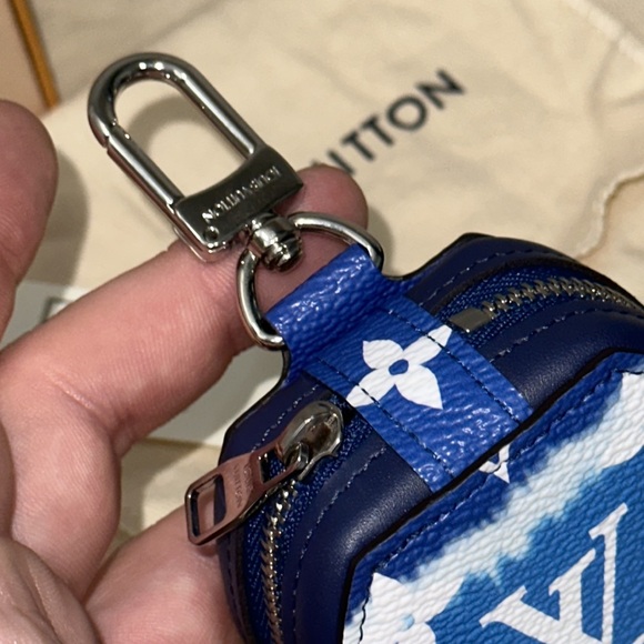 Louis Vuitton monogram giant escale pouch case purse charm key chain coin holder - Picture 7 of 12